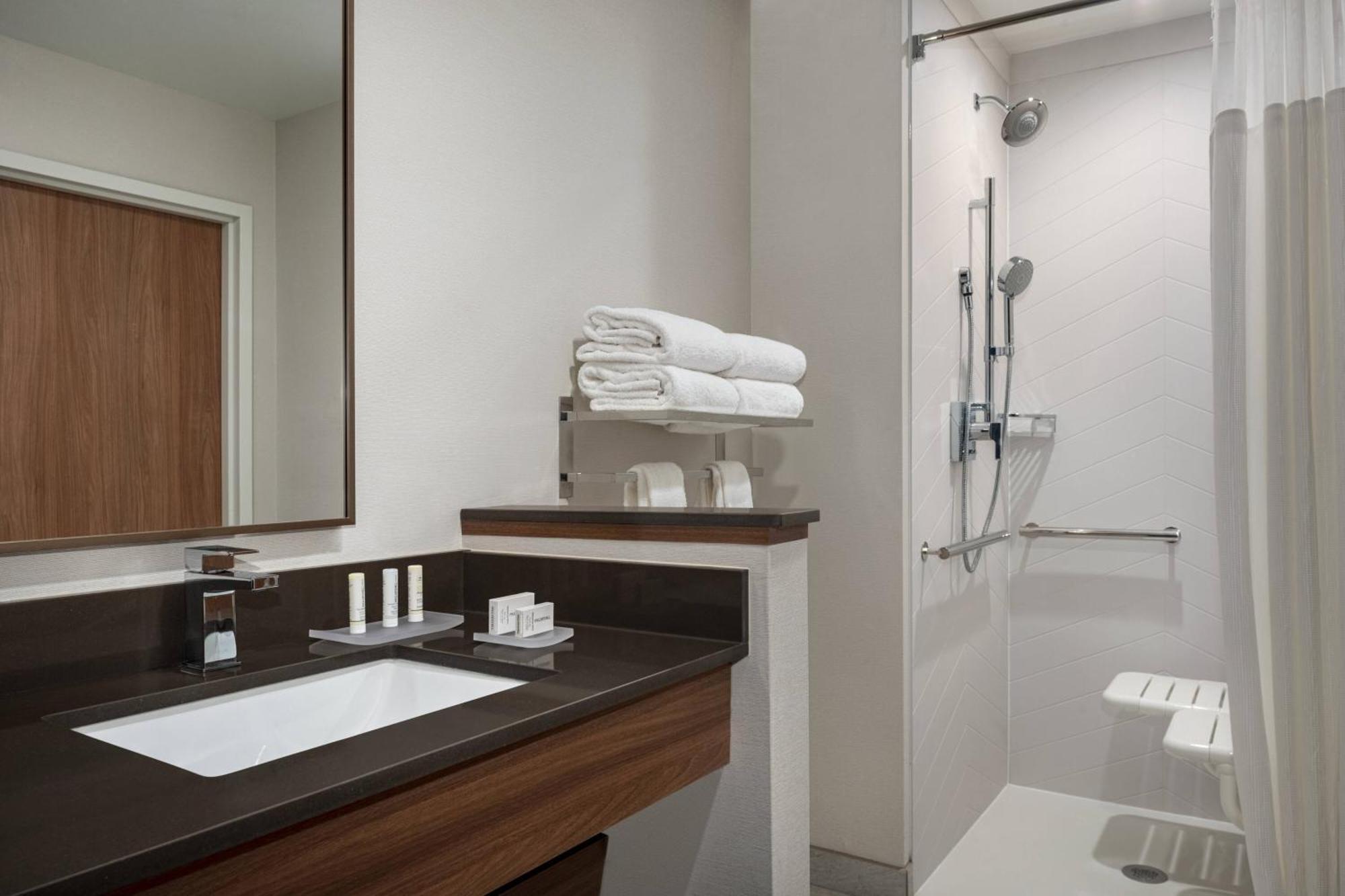Fairfield Inn & Suites By Marriott Milwaukee West West Milwaukee Extérieur photo