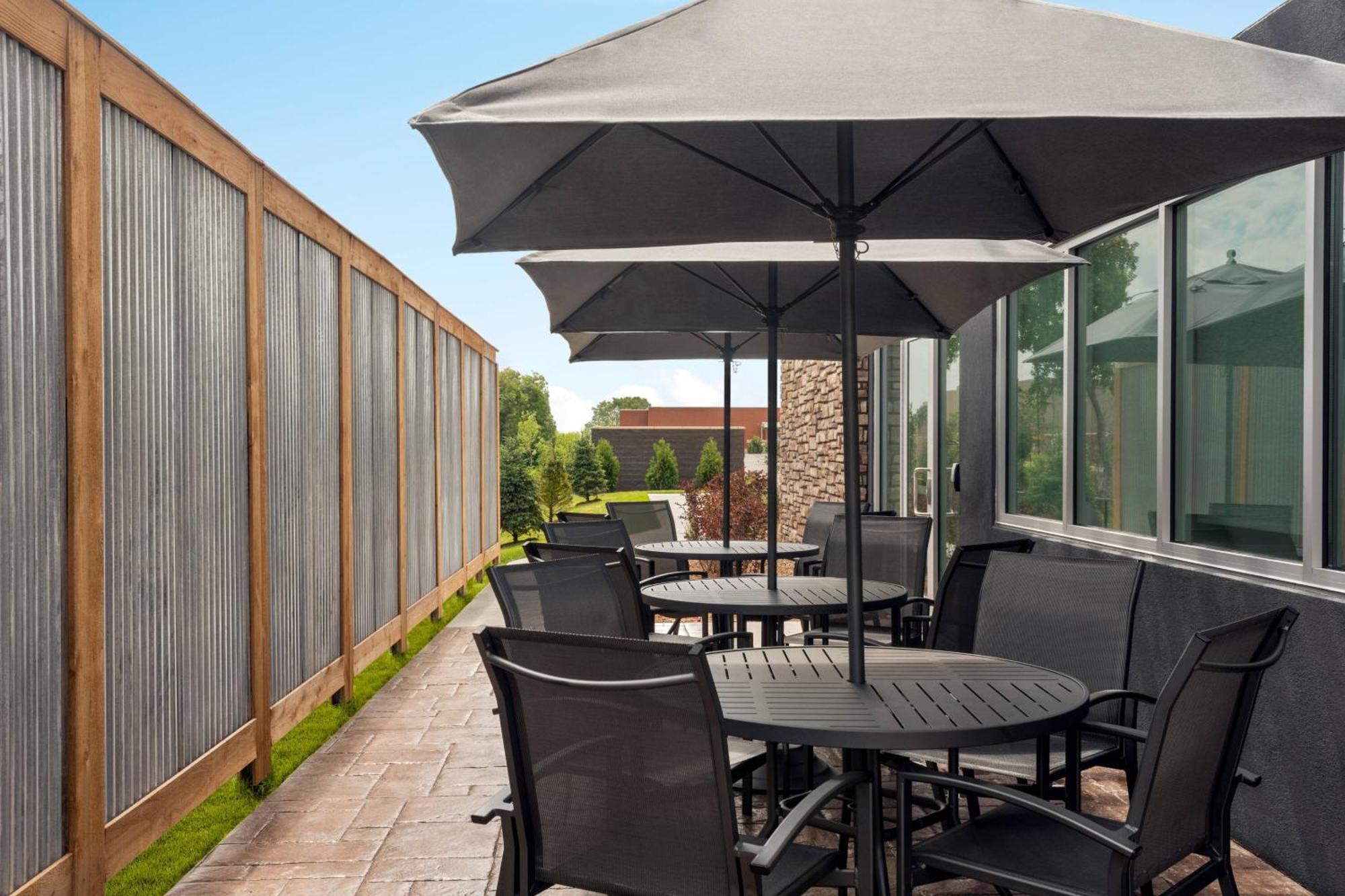 Fairfield Inn & Suites By Marriott Milwaukee West West Milwaukee Extérieur photo
